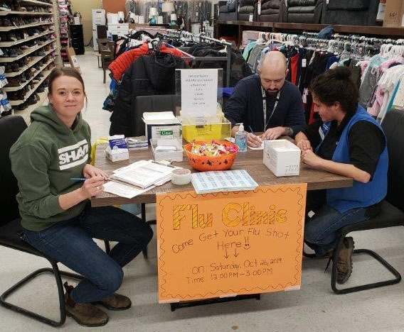 Flu Clinic Shamattawa.jpg (116 KB)